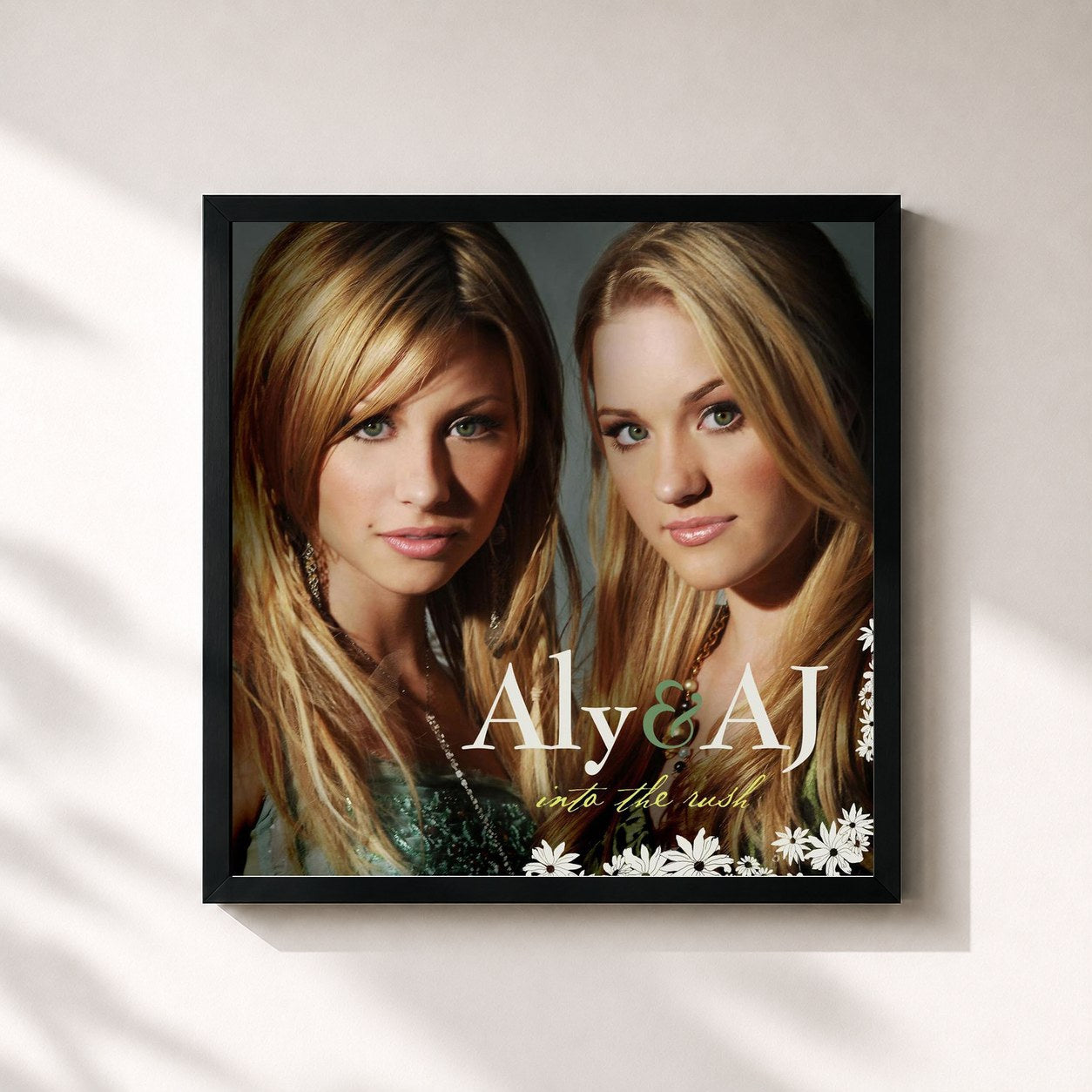 #noir Tableau carré de l'album Into The Rush de Aly & AJ, cadre noir 32x32 cm