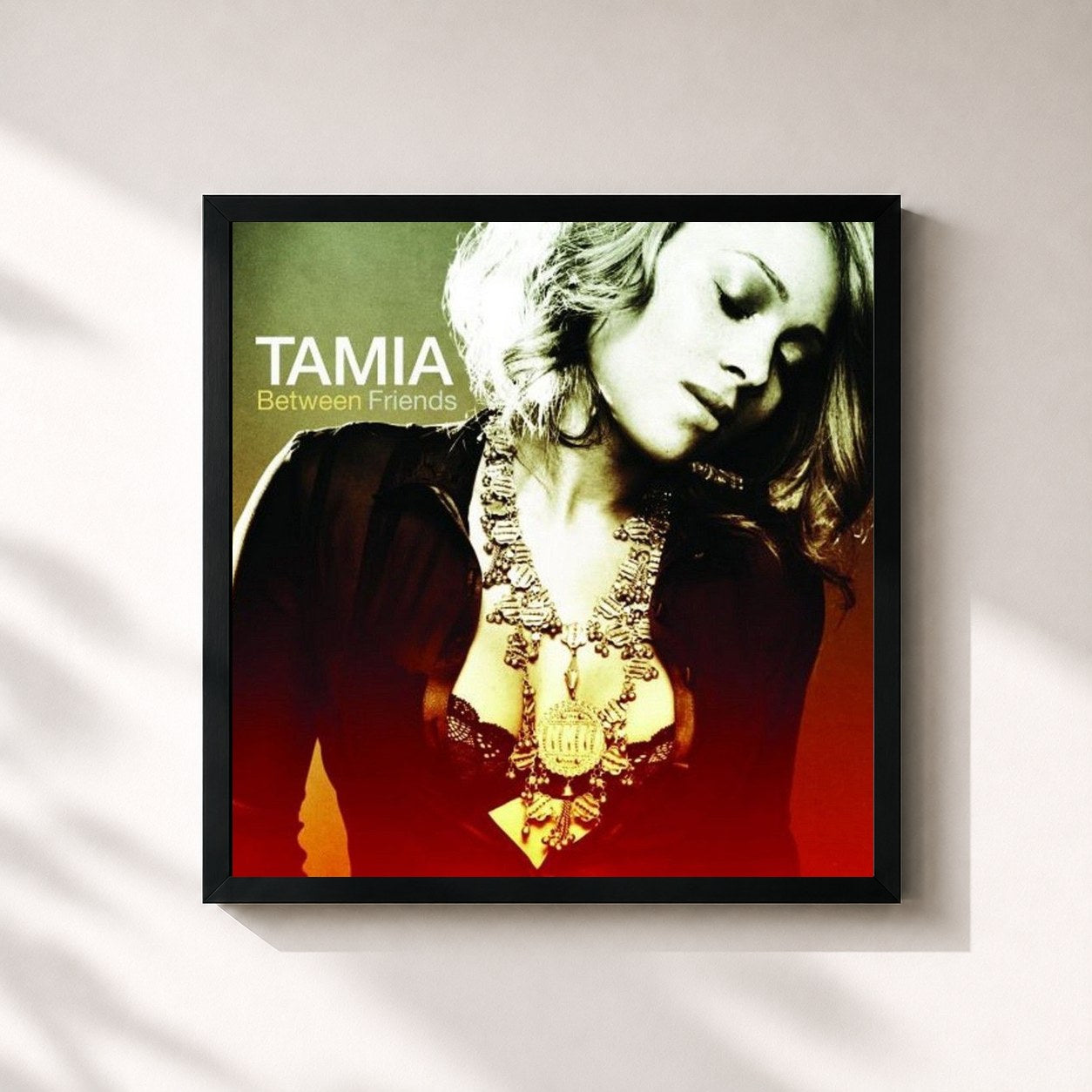 #noir Tableau carré de l'album Between Friends de Tamia, cadre noir 32x32 cm