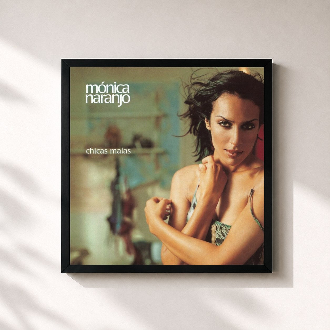 #noir Tableau carré de l'album Chicas Malas de Mónica Naranjo, cadre noir 32x32 cm