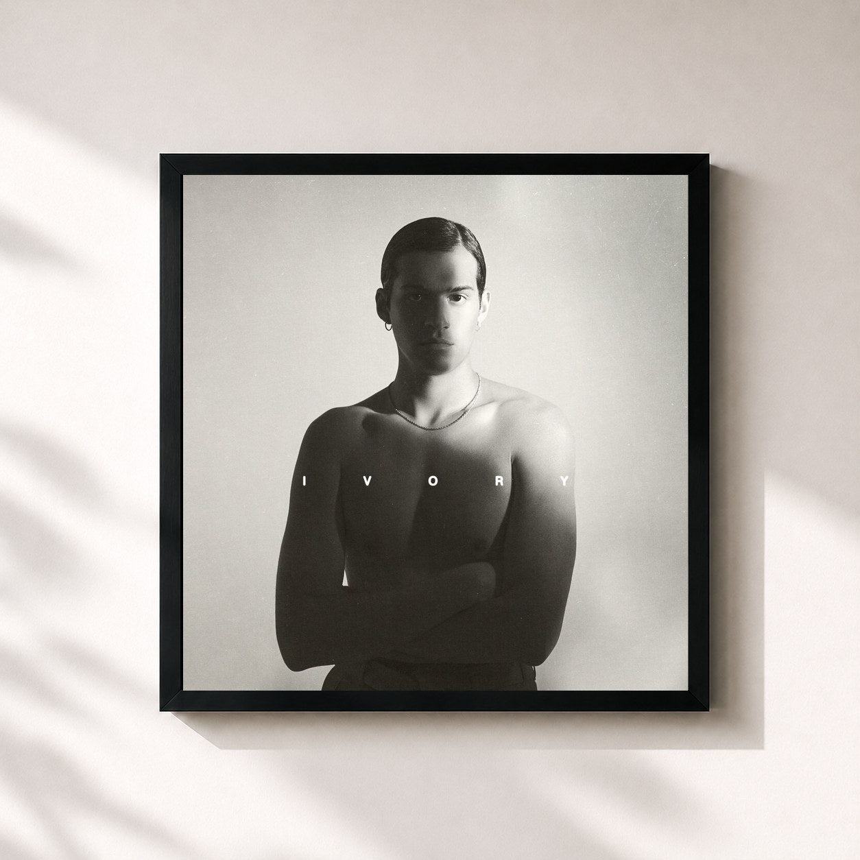 #noir Tableau carré de l'album Ivory de Omar Apollo, cadre noir 32x32 cm