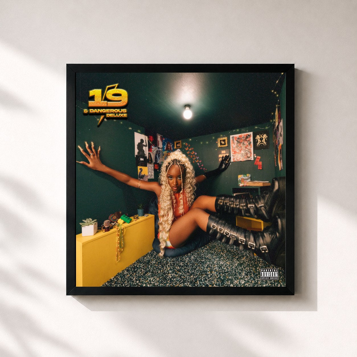#noir Tableau carré de l'album 19 & Dangerous (Deluxe) de Ayra Starr, cadre noir 32x32 cm