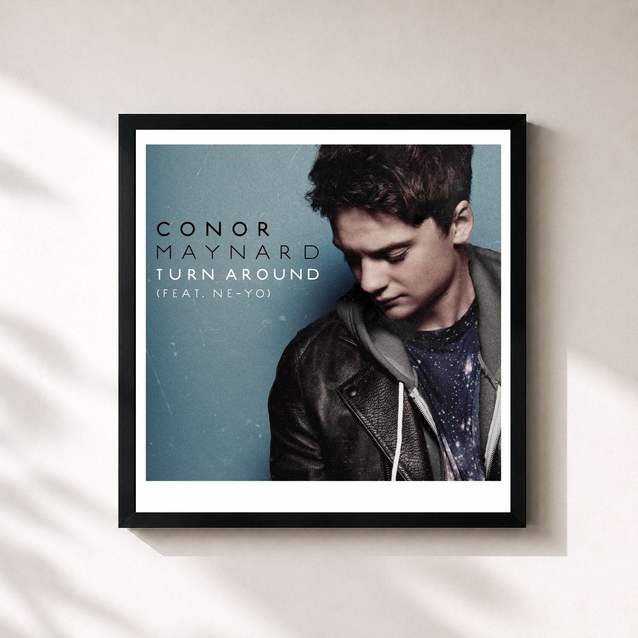 #noir Tableau carré de l'album Turn Around (feat. Ne-Yo) de Conor Maynard, cadre noir 32x32 cm