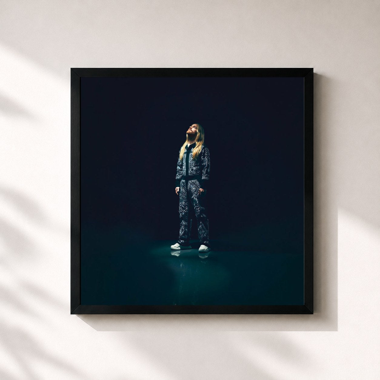 #noir Tableau carré de l'album There’s Nothing But Space, Man! (Deluxe) de Sam Ryder, cadre noir 32x32 cm