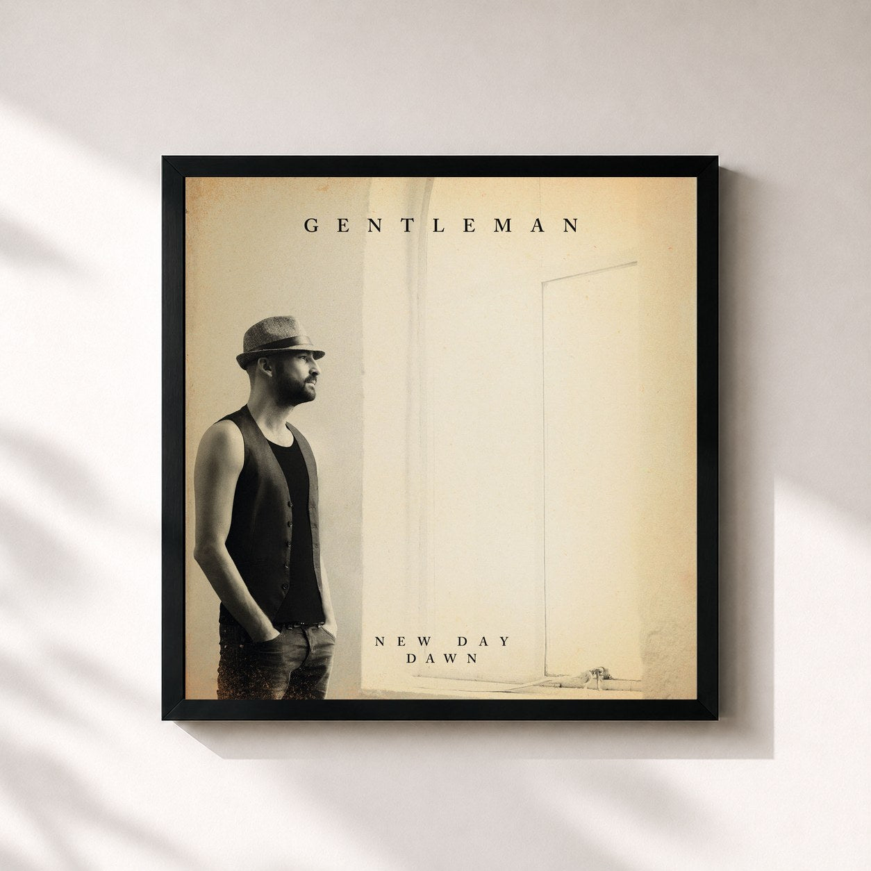 #noir Tableau carré de l'album New Day Dawn (Deluxe Edition) de Gentleman, cadre noir 32x32 cm