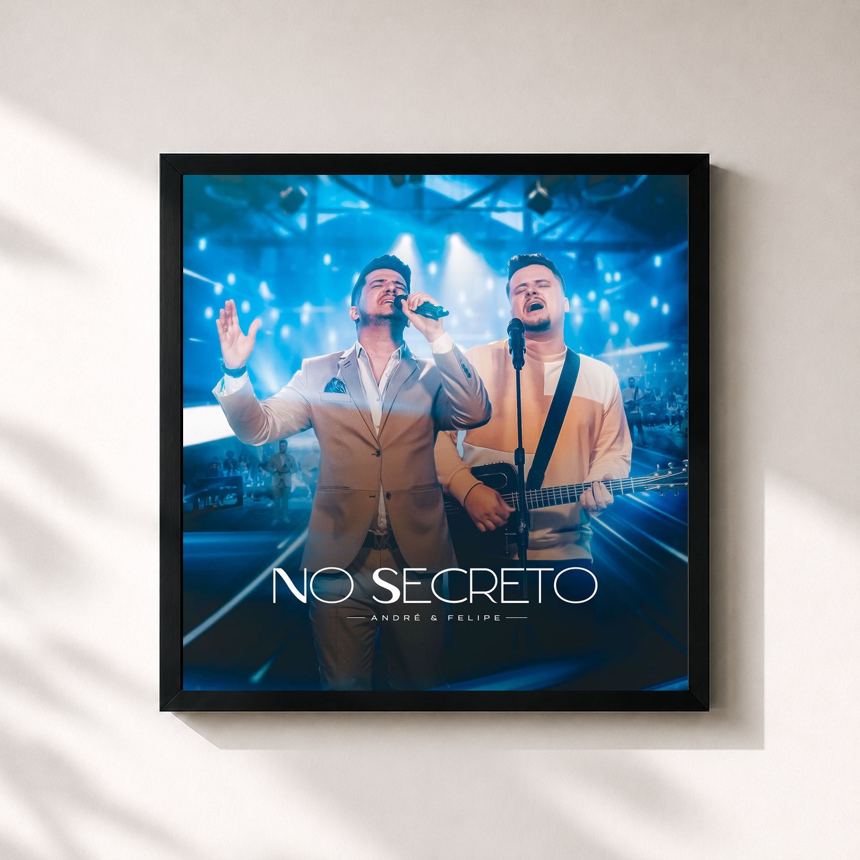 #noir Tableau carré de l'album No Secreto de André e Felipe, cadre noir 32x32 cm