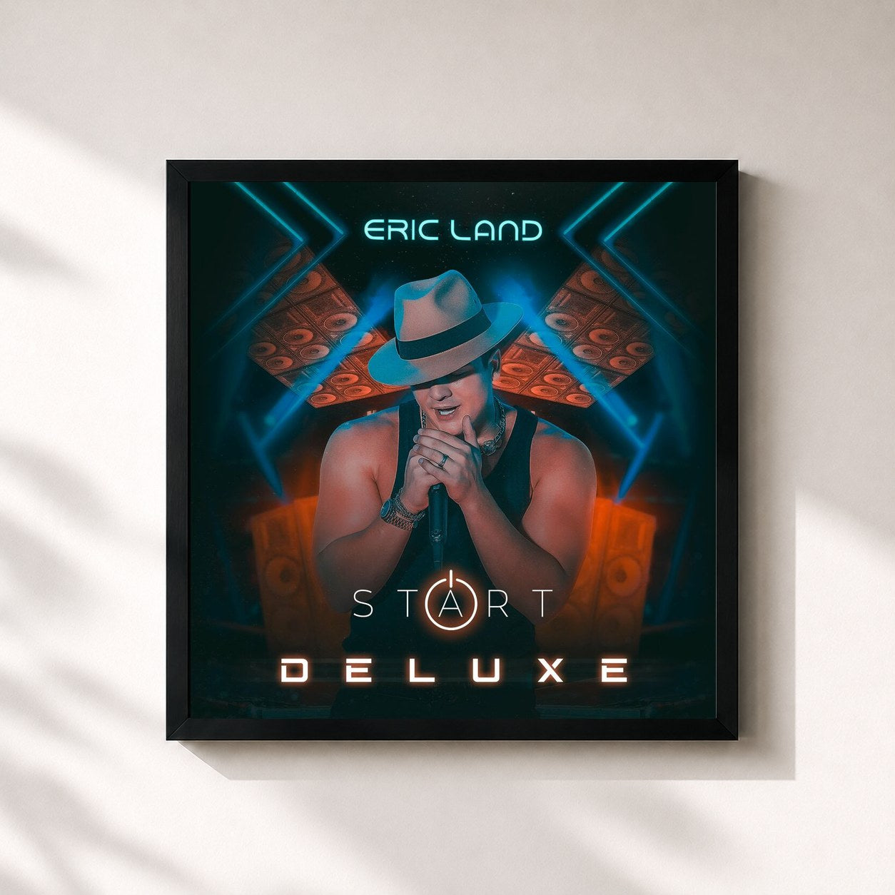 #noir Tableau carré de l'album Start DELUXE de Eric Land, cadre noir 32x32 cm