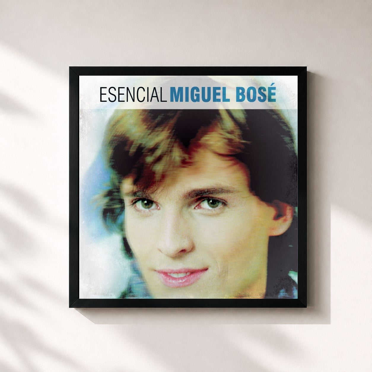 #noir Tableau carré de l'album Esencial Miguel Bose de Miguel Bosé, cadre noir 32x32 cm