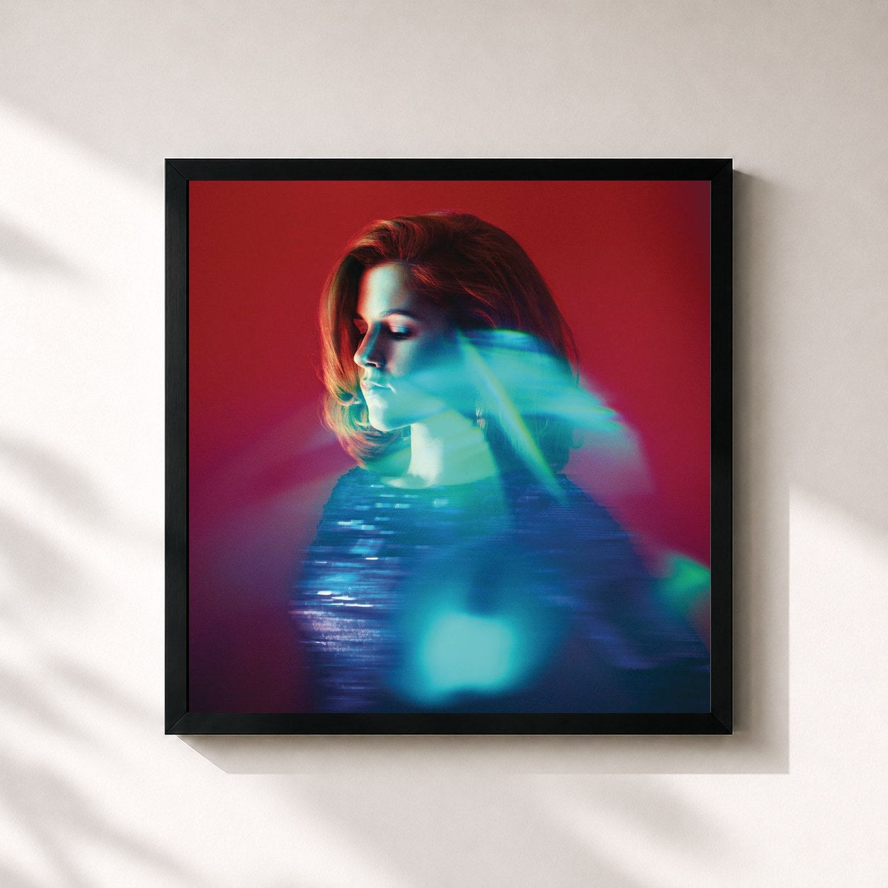 #noir Tableau carré de l'album What Love is Made of de Katy B, cadre noir 32x32 cm