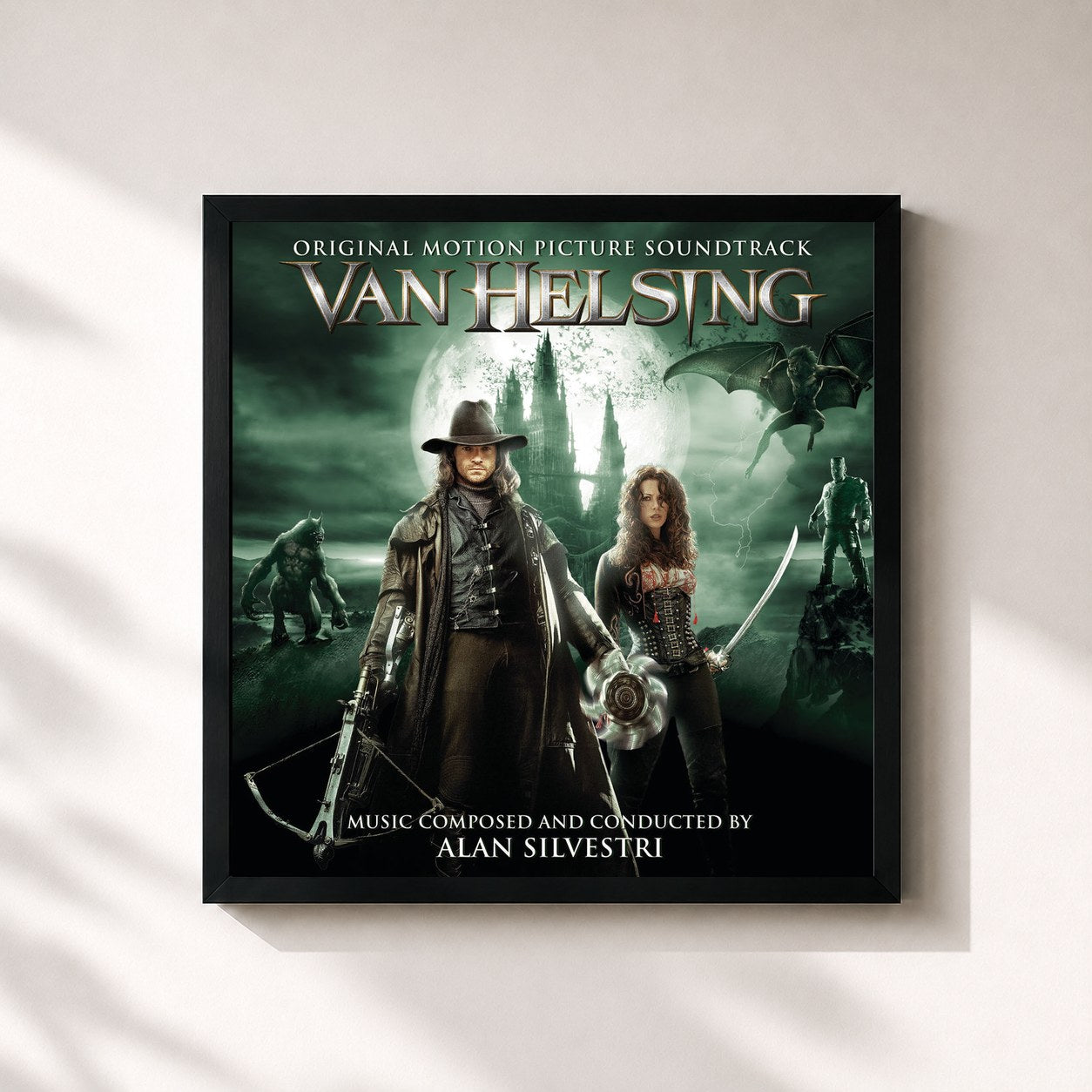 #noir Tableau carré de l'album Van Helsing (Original Motion Picture Soundtrack) de Alan Silvestri, cadre noir 32x32 cm