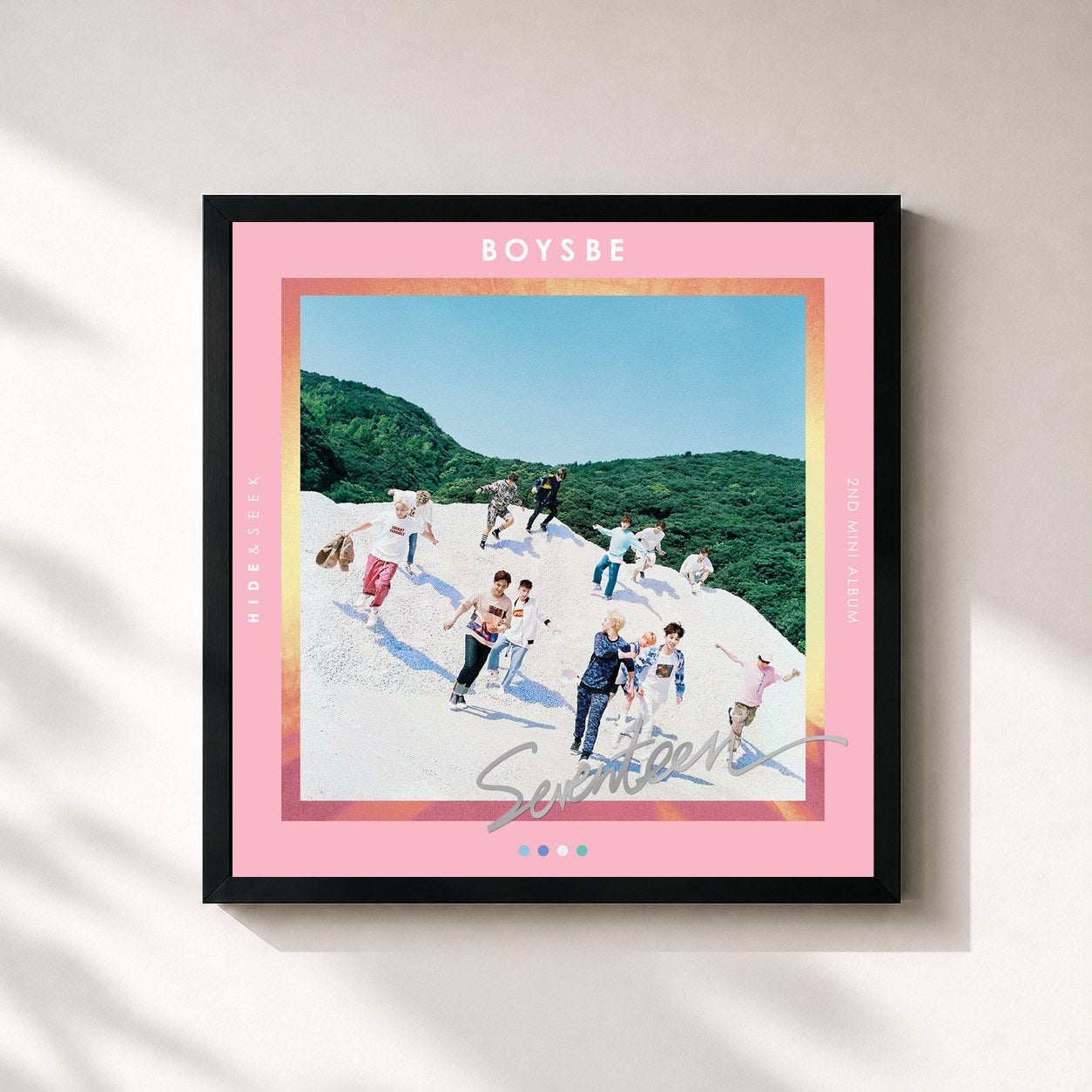 #noir Tableau carré de l'album BOYS BE de SEVENTEEN, cadre noir 32x32 cm