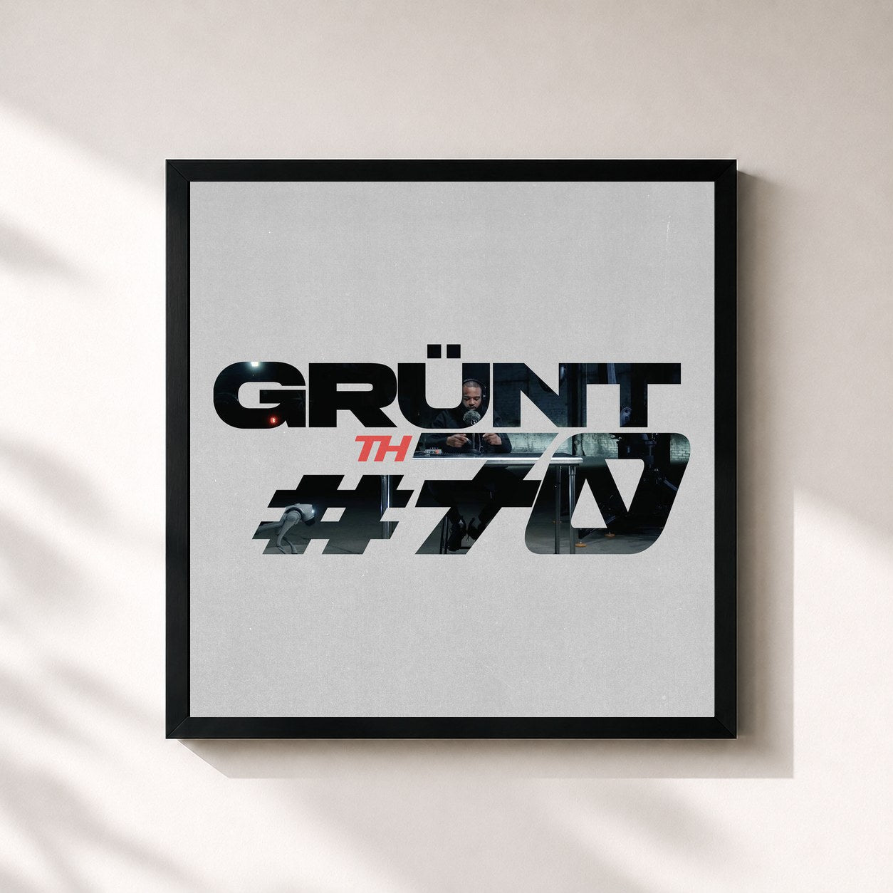 #noir Tableau carré de l'album GRÜNT #70 de TH, cadre noir 32x32 cm
