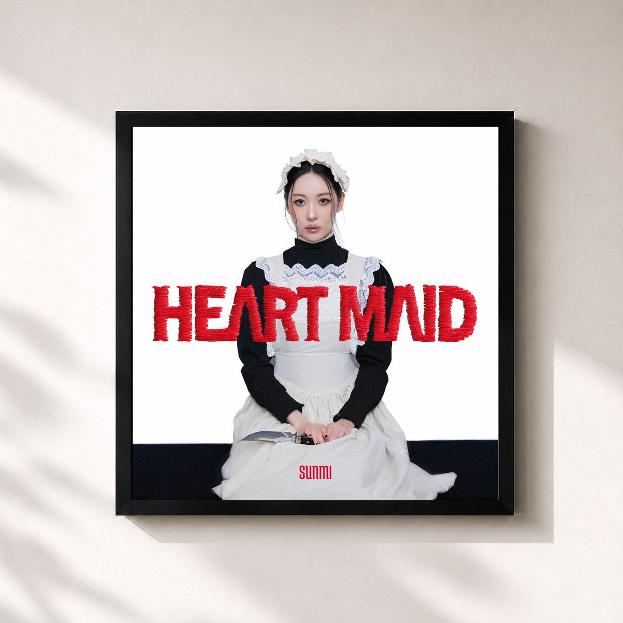 #noir Tableau carré de l'album HEART MAID de SUNMI, cadre noir 32x32 cm