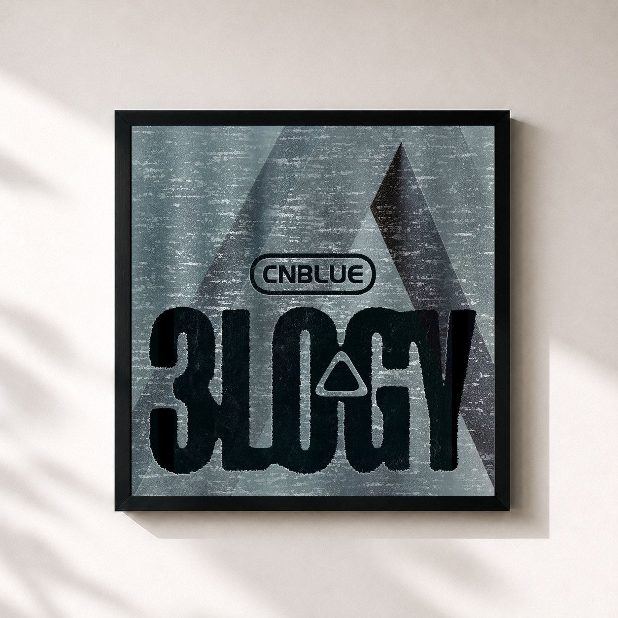 #noir Tableau carré de l'album 3LOGY de CNBLUE, cadre noir 32x32 cm