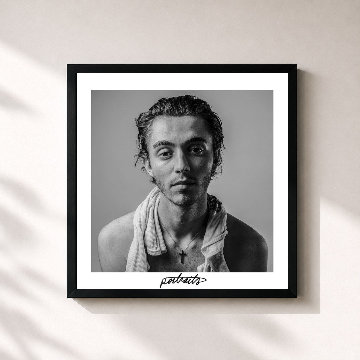 #noir Tableau carré de l'album portraits de Greyson Chance, cadre noir 32x32 cm