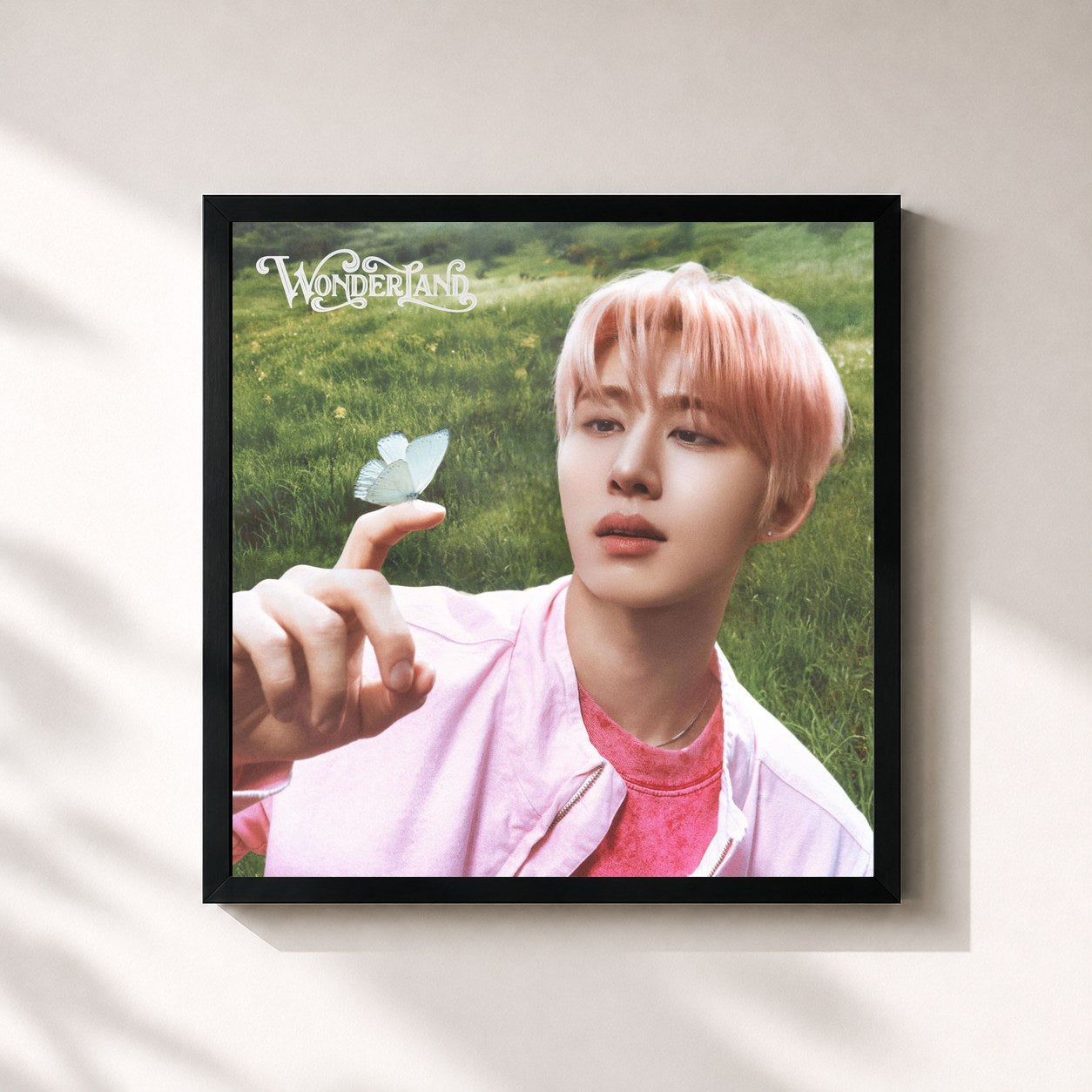 #noir Tableau carré de l'album WONDERLAND de B.I, cadre noir 32x32 cm