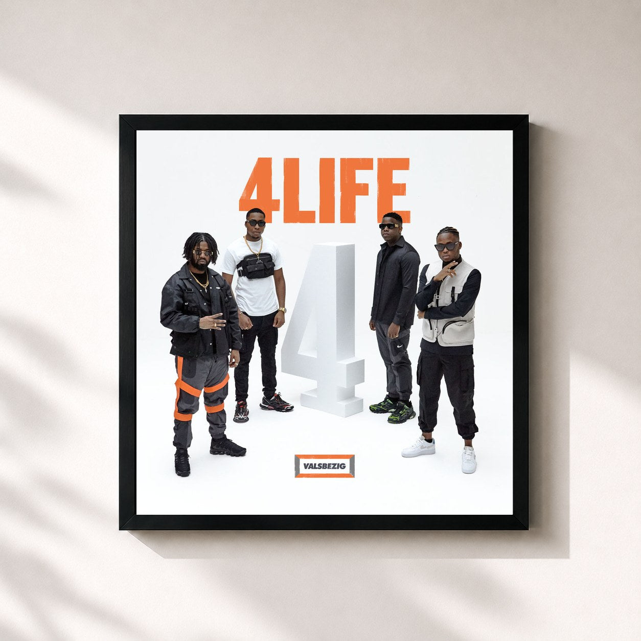 #noir Tableau carré de l'album 4LIFE de Valsbezig, cadre noir 32x32 cm