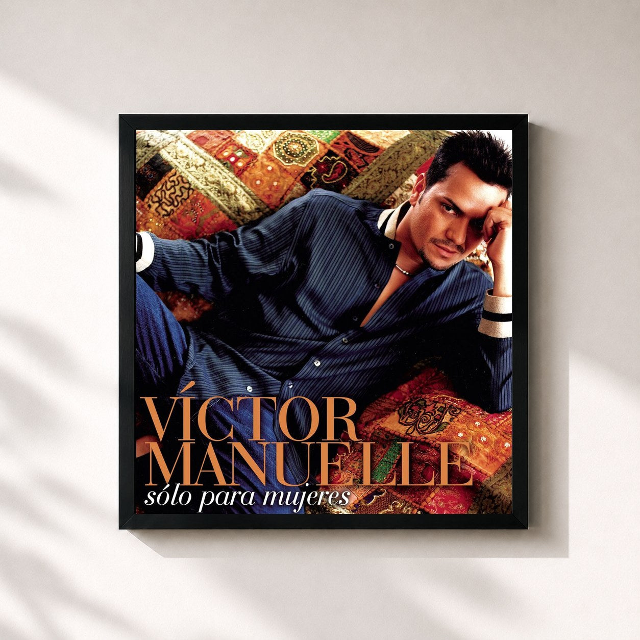 #noir Tableau carré de l'album Sólo para Mujeres de Victor Manuelle, cadre noir 32x32 cm