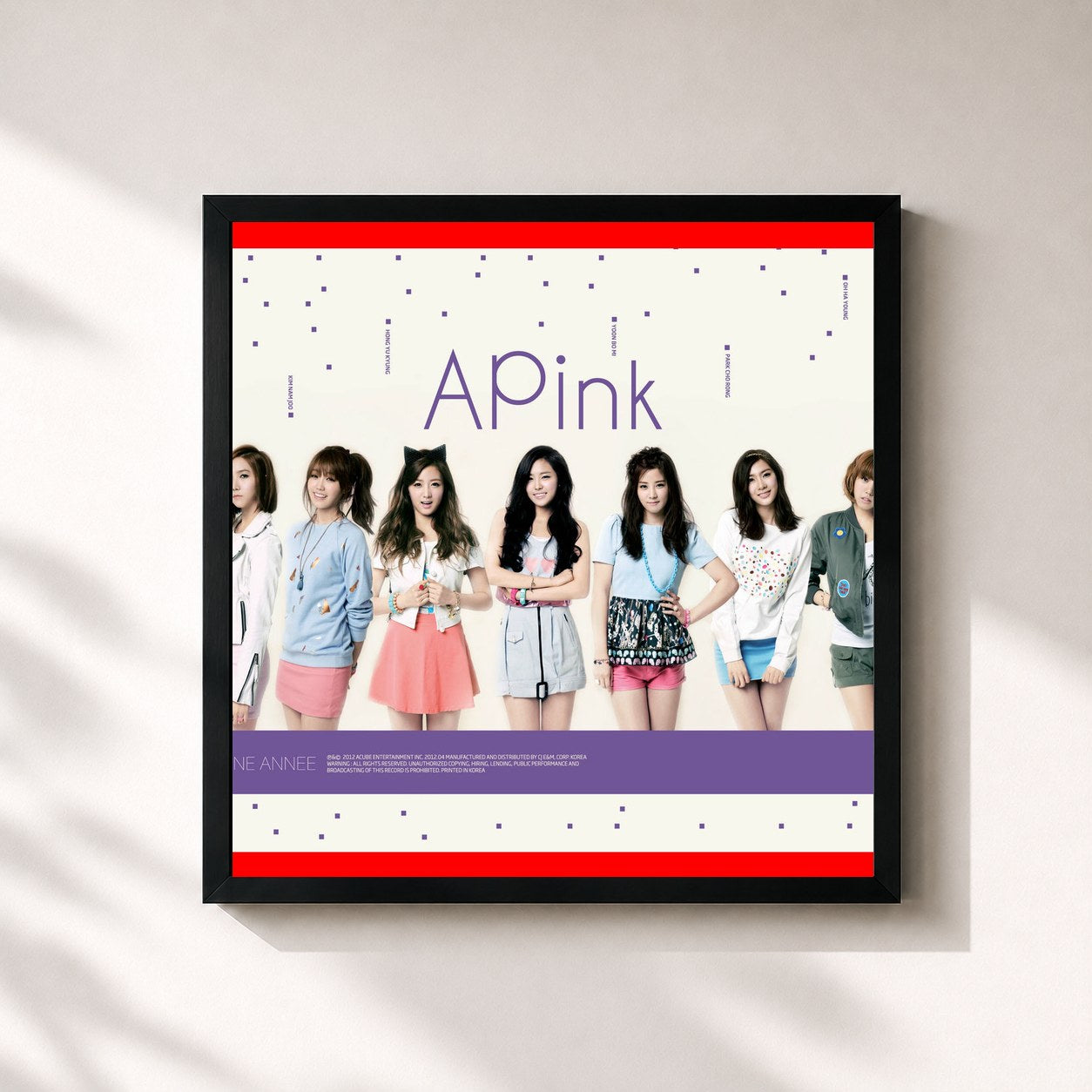 #noir Tableau carré de l'album UNE ANNEE de Apink, cadre noir 32x32 cm
