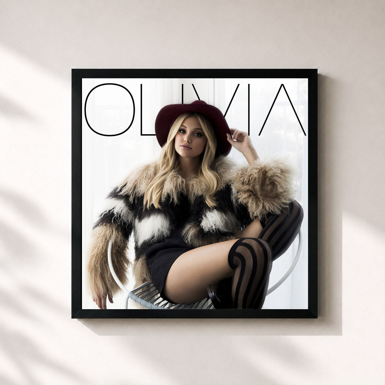 #noir Tableau carré de l'album Olivia de Olivia Holt, cadre noir 32x32 cm