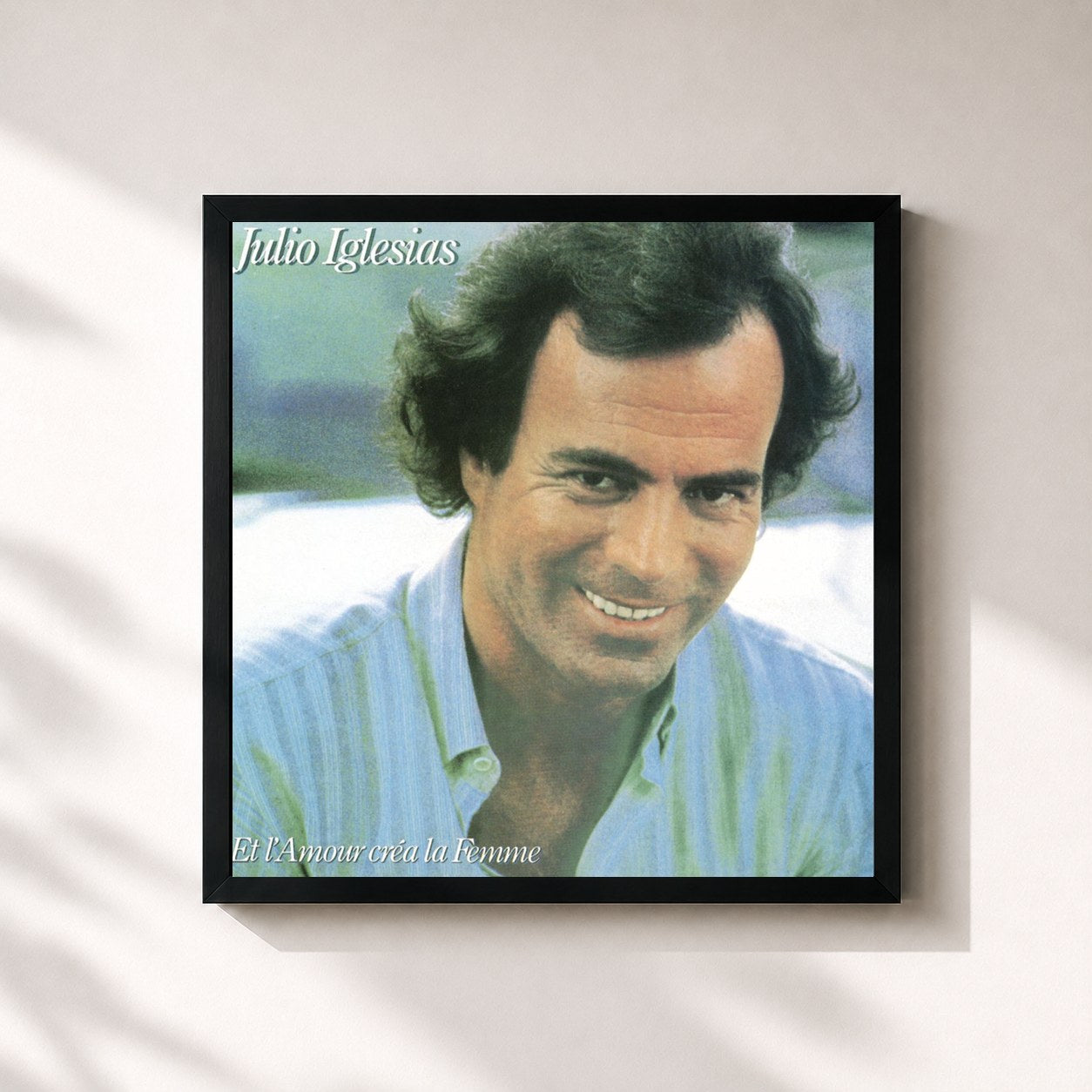 #noir Tableau carré de l'album Et L' Amour Crea La Femme de Julio Iglesias, cadre noir 32x32 cm
