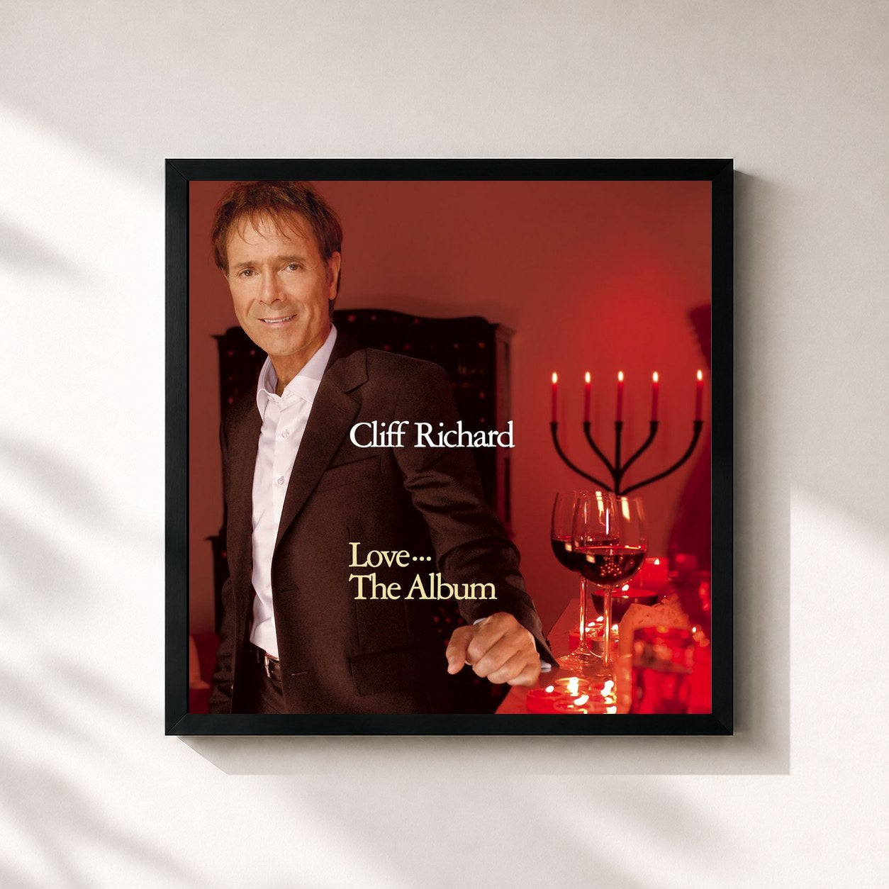#noir Tableau carré de l'album Love... The Album de Cliff Richard, cadre noir 32x32 cm