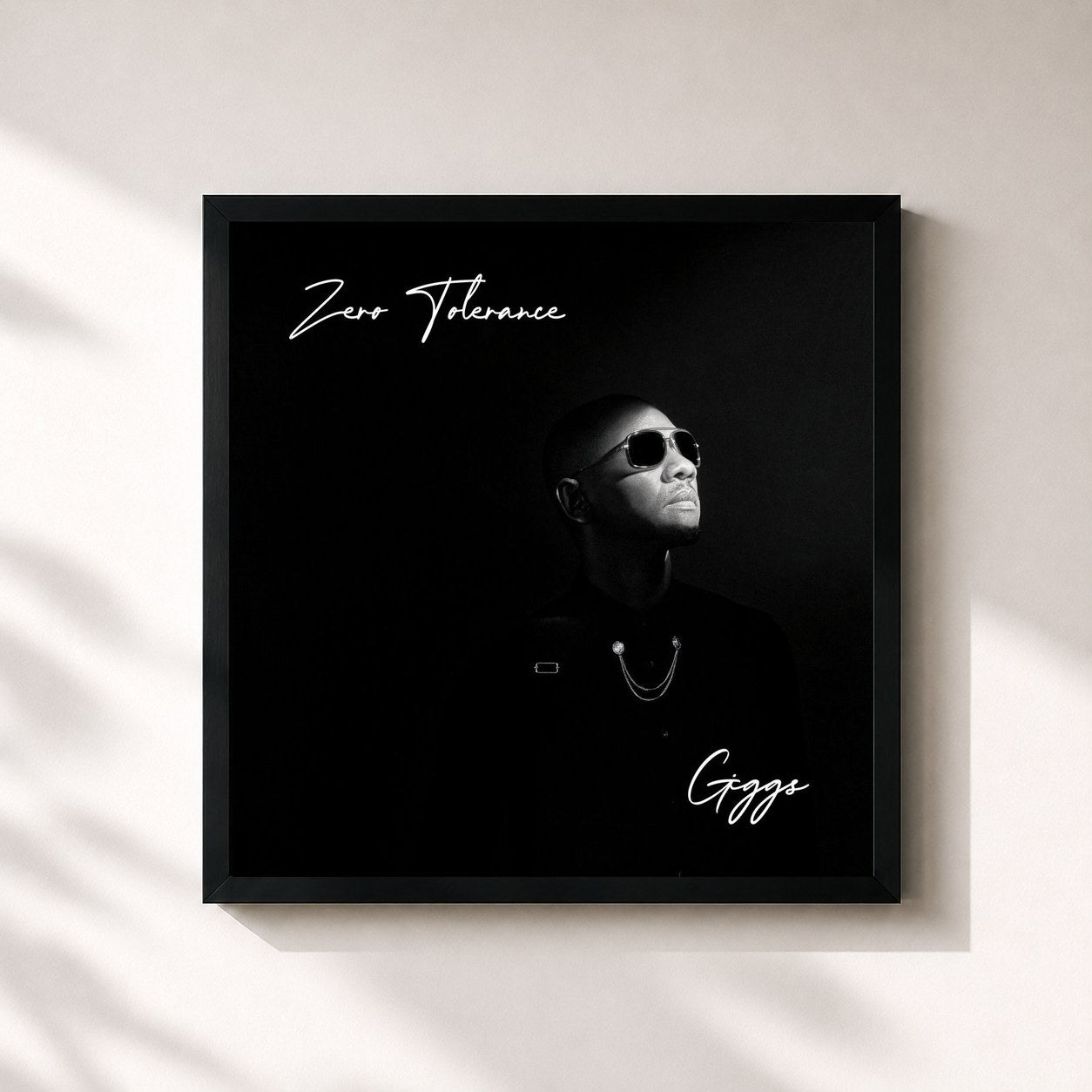 #noir Tableau carré de l'album Zero Tolerance de Giggs, cadre noir 32x32 cm