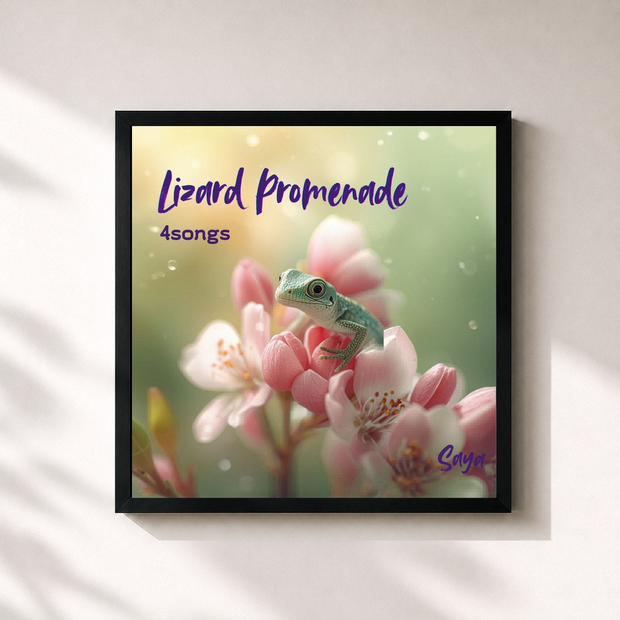 #noir Tableau carré de l'album Lizard Promnade de Saya, cadre noir 32x32 cm
