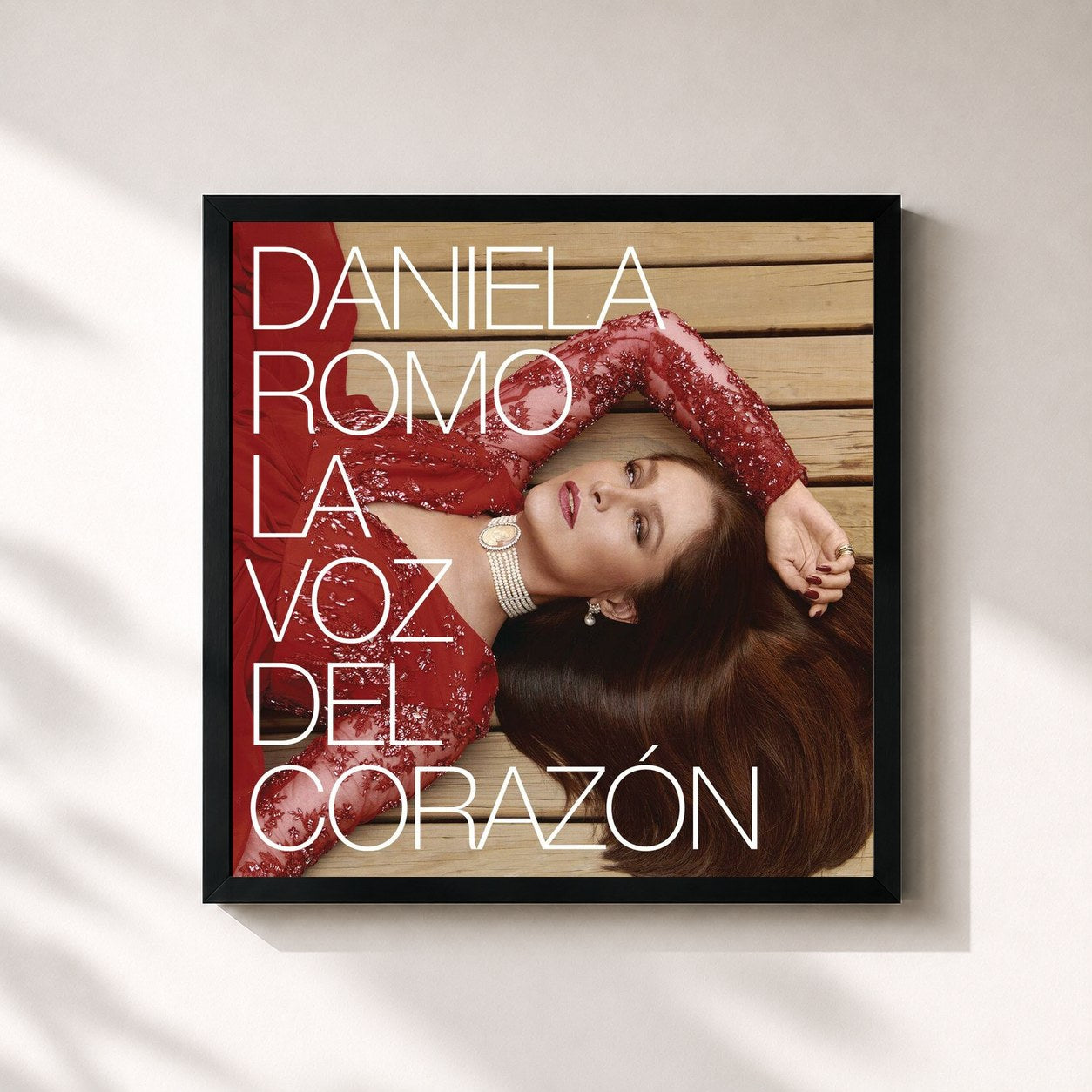 #noir Tableau carré de l'album La Voz del Corazón de Daniela Romo, cadre noir 32x32 cm