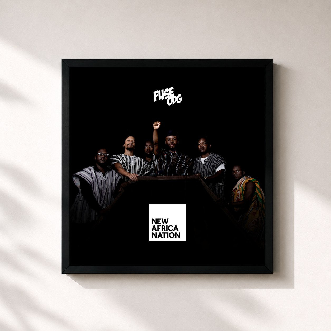 #noir Tableau carré de l'album New Africa Nation de Fuse ODG, cadre noir 32x32 cm