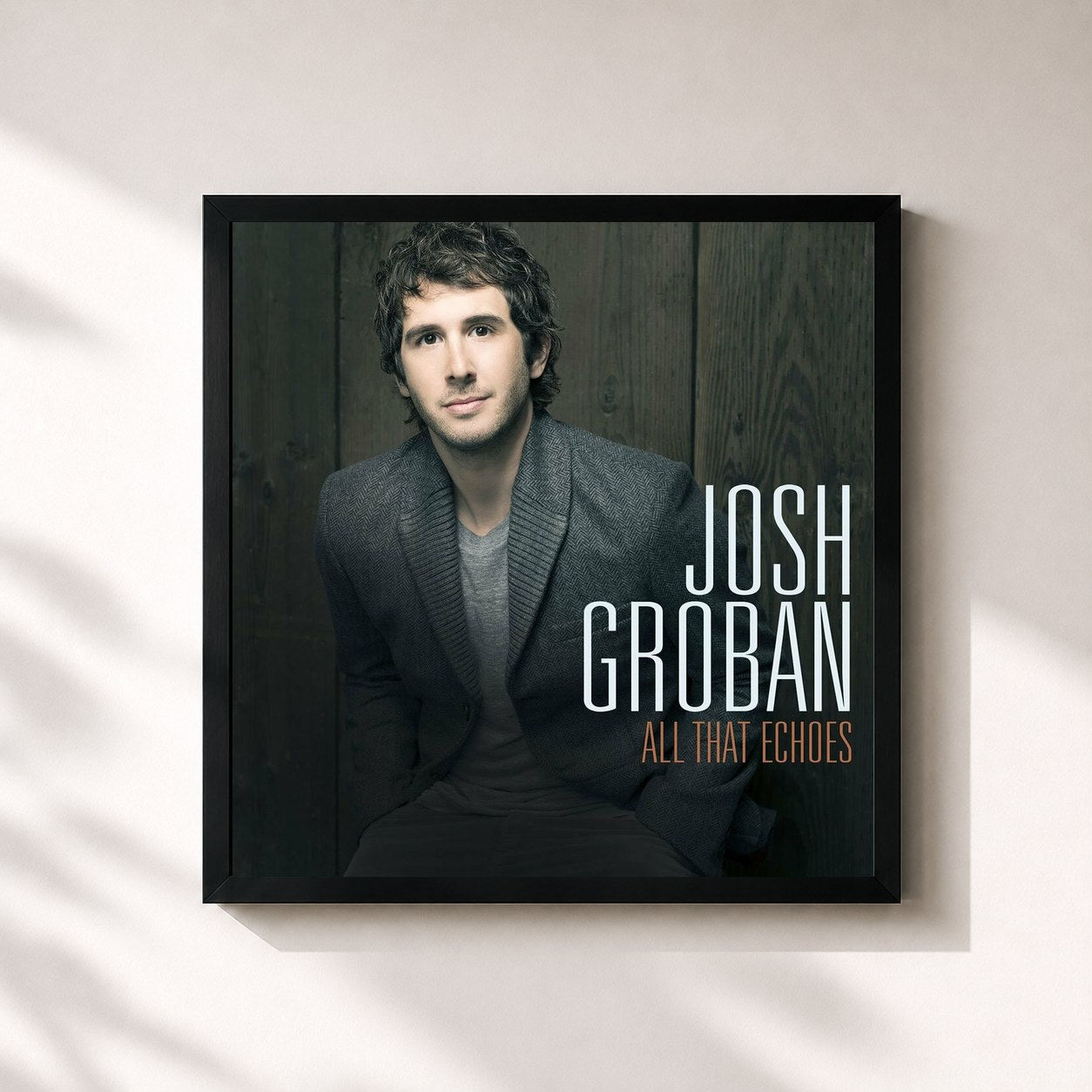 #noir Tableau carré de l'album All That Echoes (Deluxe) de Josh Groban, cadre noir 32x32 cm
