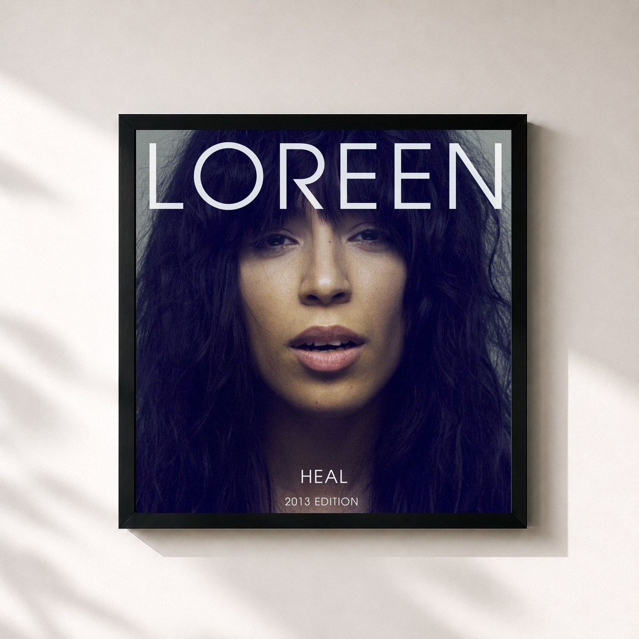 #noir Tableau carré de l'album Heal (2013 Edition) de Loreen, cadre noir 32x32 cm