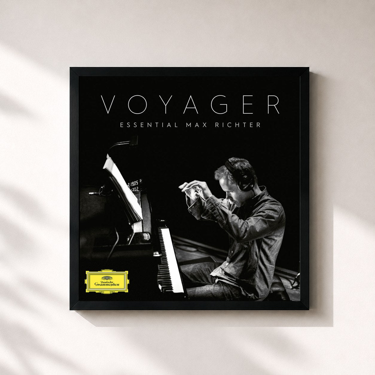 #noir Tableau carré de l'album Voyager - Essential Max Richter de Max Richter, cadre noir 32x32 cm