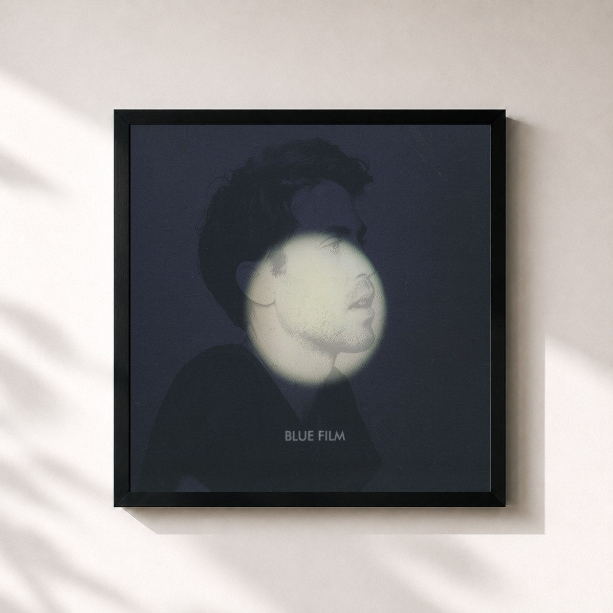 #noir Tableau carré de l'album Blue Film de Lo-Fang, cadre noir 32x32 cm