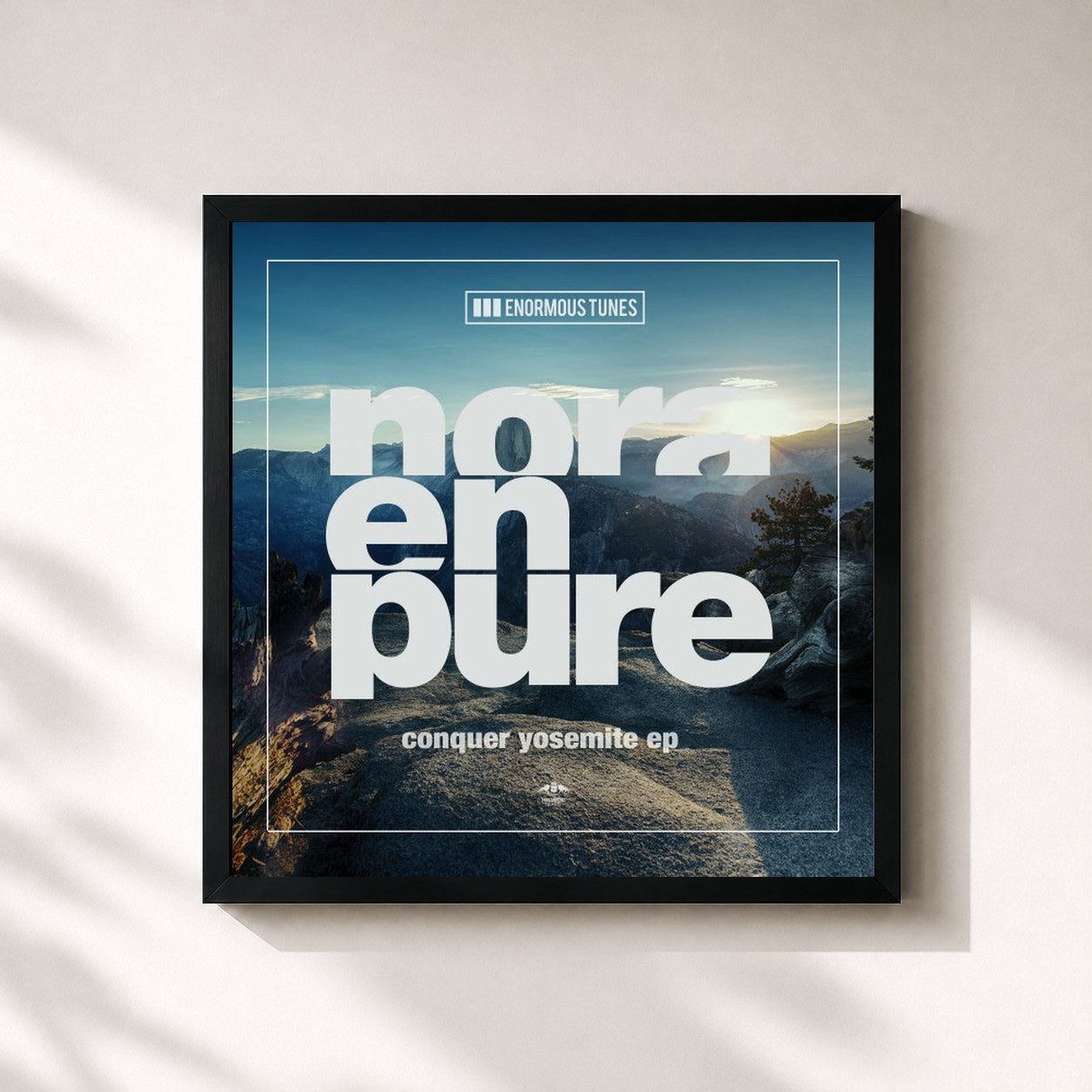 #noir Tableau carré de l'album Conquer Yosemite - EP de Nora En Pure, cadre noir 32x32 cm