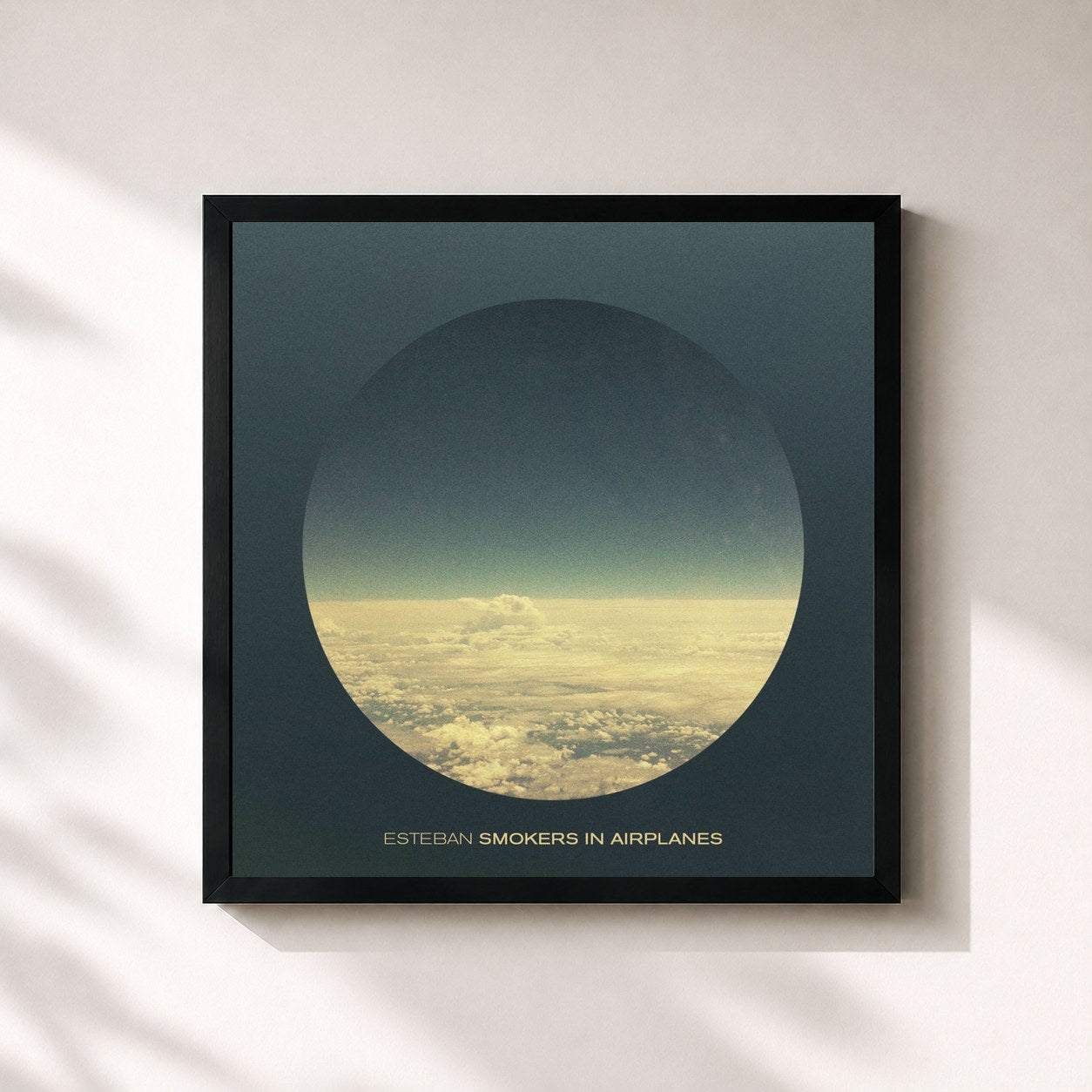 #noir Tableau carré de l'album Smokers in Airplanes de Esteban Tavares, cadre noir 32x32 cm