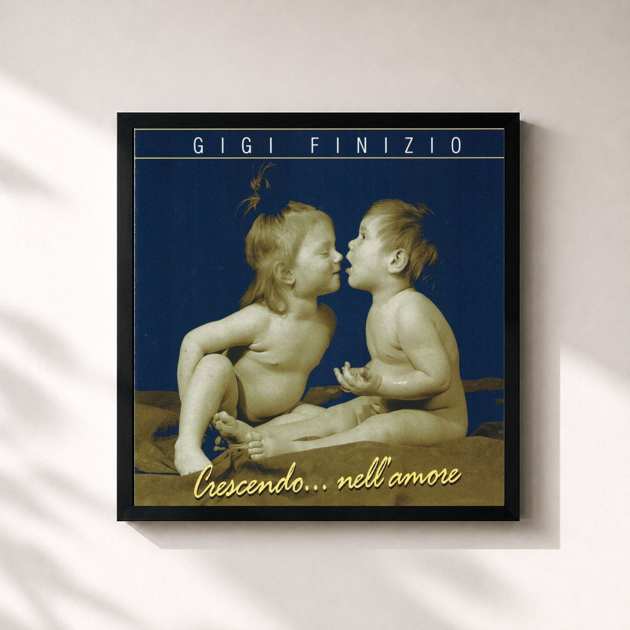#noir Tableau carré de l'album Crescendo...nell'amore de Gigi Finizio, cadre noir 32x32 cm