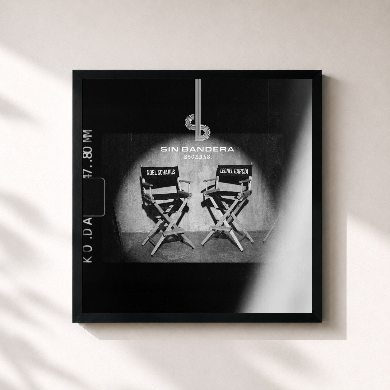 #noir Tableau carré de l'album ESCENAS de Sin Bandera, cadre noir 32x32 cm