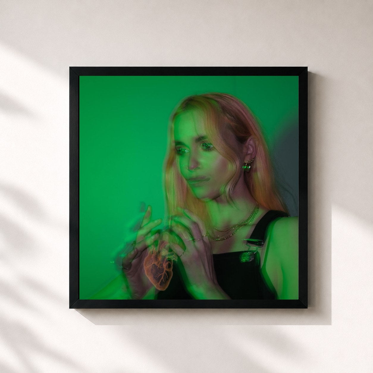 #noir Tableau carré de l'album While Your Heart's Still Beating de Kyla La Grange, cadre noir 32x32 cm