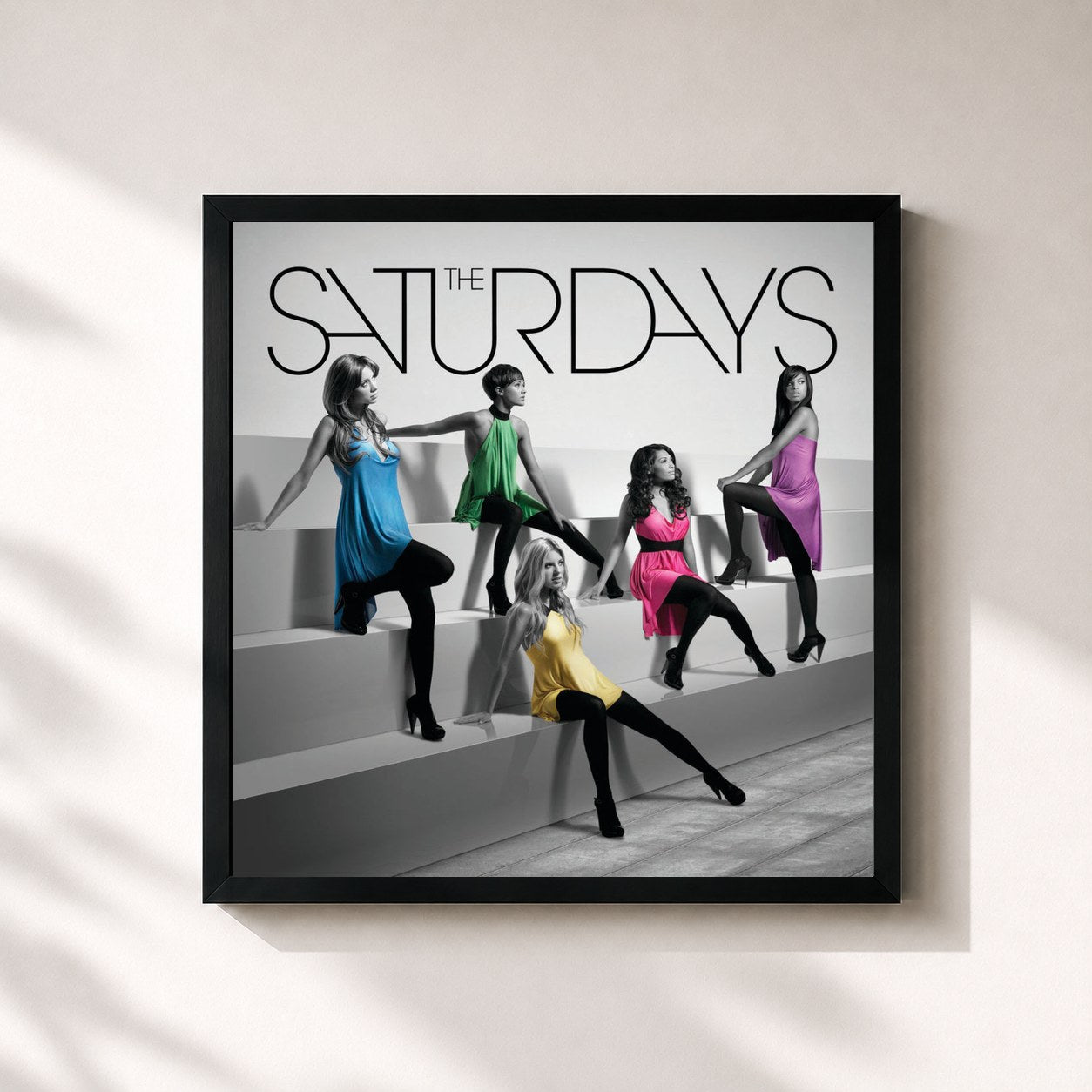 #noir Tableau carré de l'album Chasing Lights de The Saturdays, cadre noir 32x32 cm