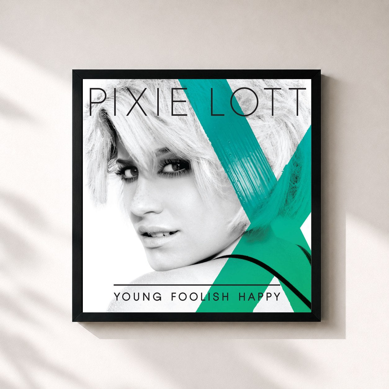 #noir Tableau carré de l'album Young Foolish Happy de Pixie Lott, cadre noir 32x32 cm