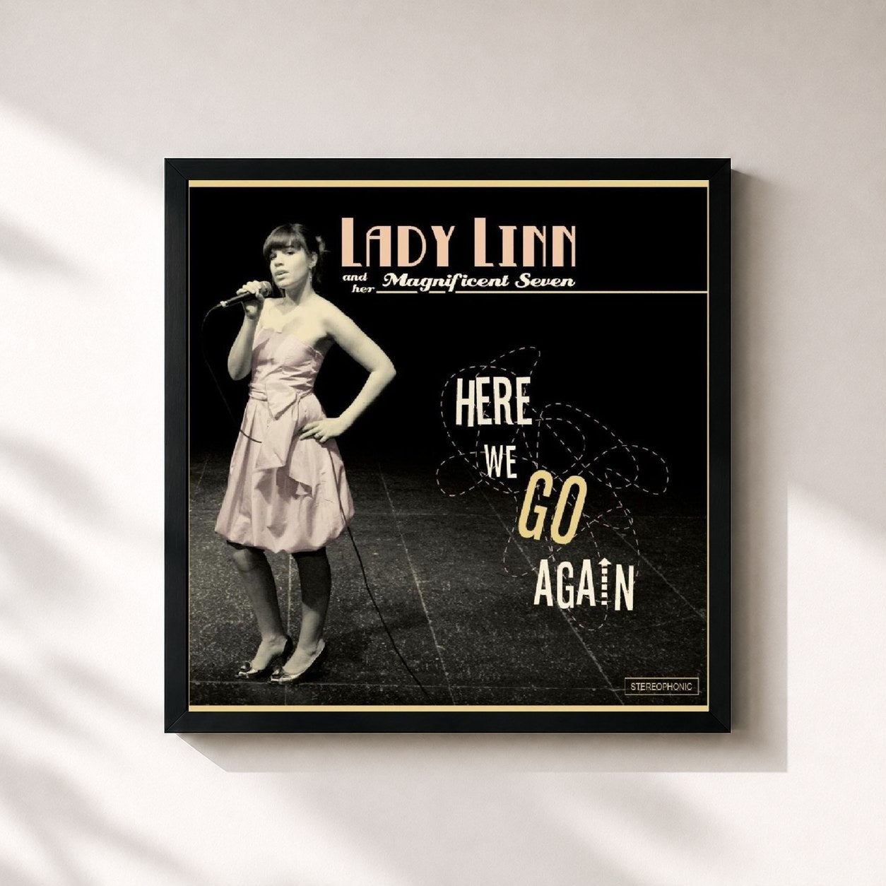 #noir Tableau carré de l'album Here We Go Again de Lady Linn, cadre noir 32x32 cm