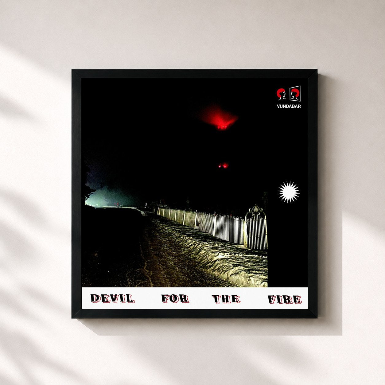 #noir Tableau carré de l'album Devil for the Fire de Vundabar, cadre noir 32x32 cm