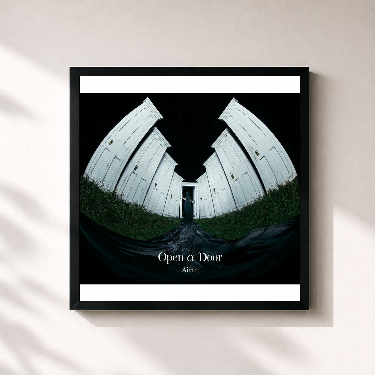 #noir Tableau carré de l'album Open a Door de Aimer, cadre noir 32x32 cm
