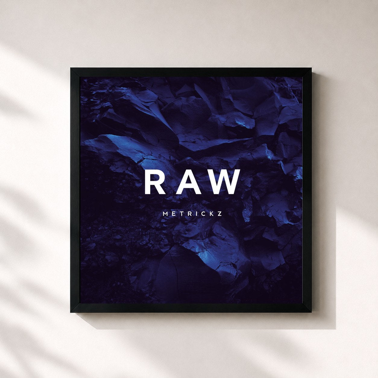 #noir Tableau carré de l'album RAW de Metrickz, cadre noir 32x32 cm