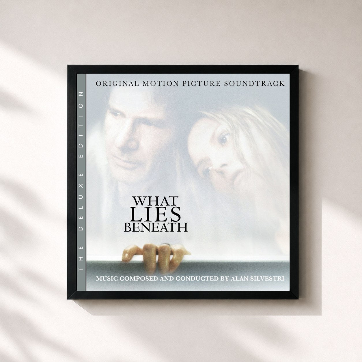 #noir Tableau carré de l'album What Lies Beneath (Original Motion Picture Soundtrack / Deluxe Edition) de Alan Silvestri, cadre noir 32x32 cm