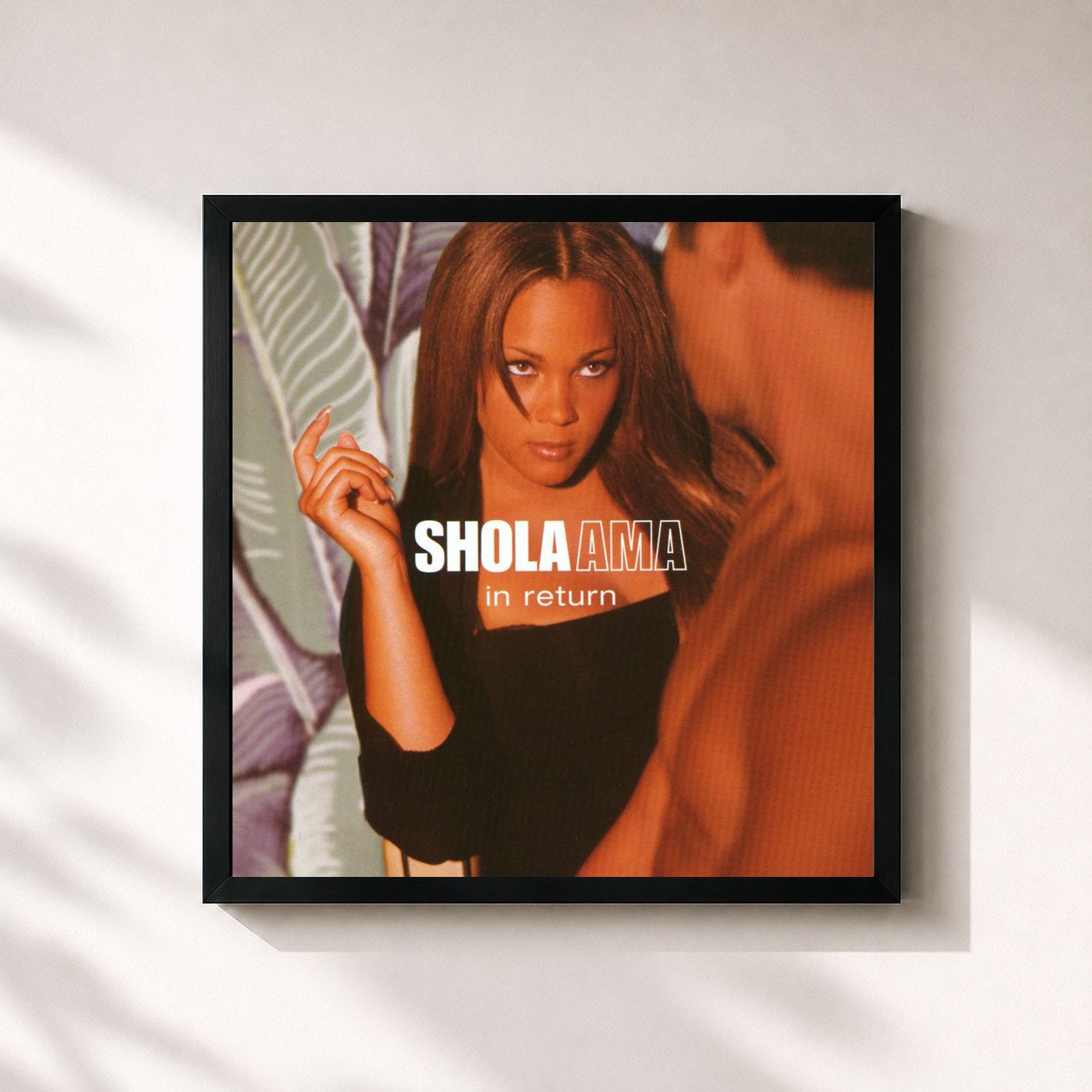 #noir Tableau carré de l'album In Return de Shola Ama, cadre noir 32x32 cm