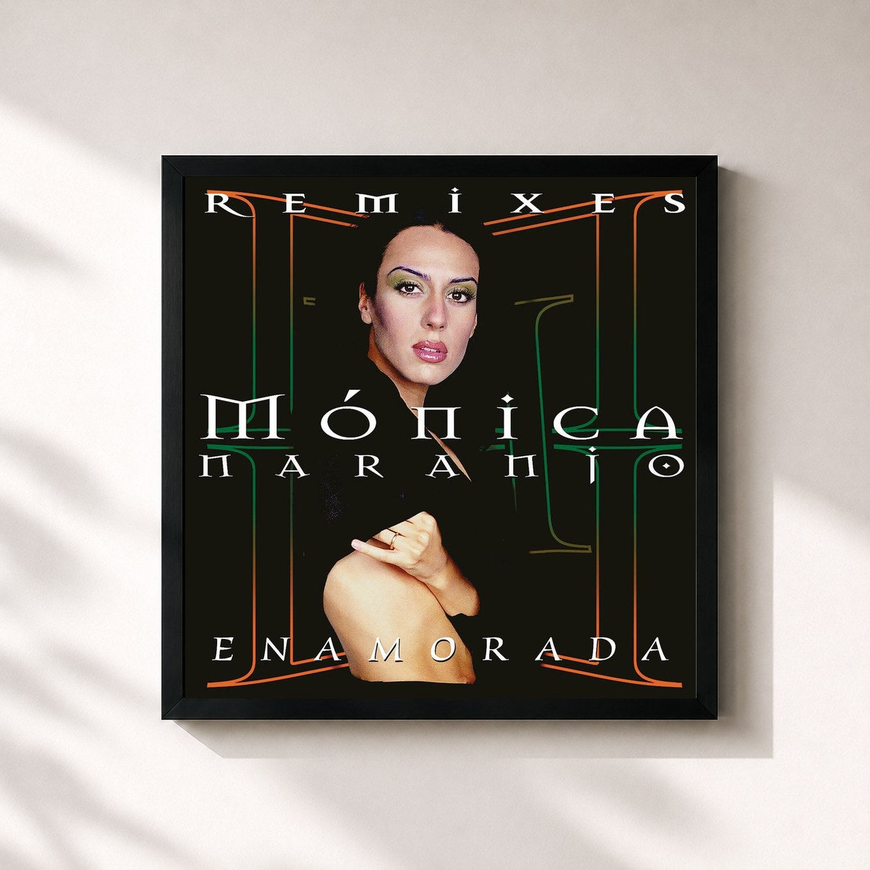 #noir Tableau carré de l'album Enamorada (Remixes) (Remasterizado 2024) de Mónica Naranjo, cadre noir 32x32 cm