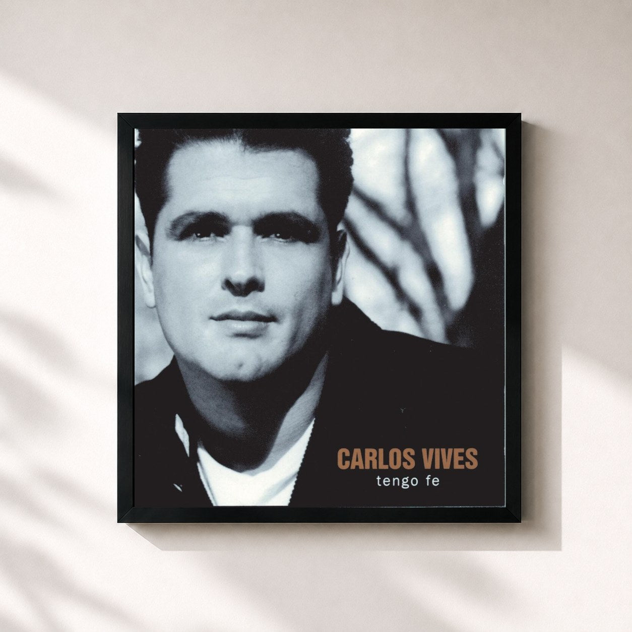 #noir Tableau carré de l'album Tengo Fe de Carlos Vives, cadre noir 32x32 cm