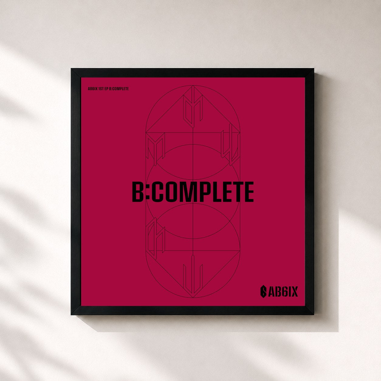 #noir Tableau carré de l'album B:COMPLETE de AB6IX, cadre noir 32x32 cm