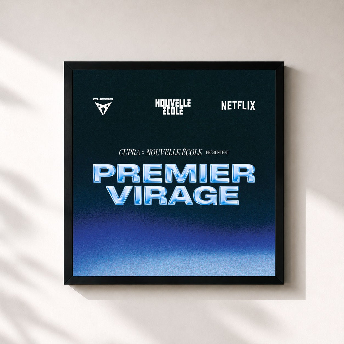 #noir Tableau carré de l'album Premier Virage | Nouvelle École x CUPRA (Série Netflix) de Nouvelle Ecole, cadre noir 32x32 cm